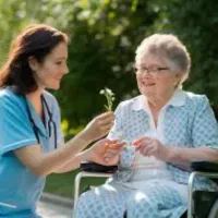 پرستار برای خانم سالمند نیاز داریم