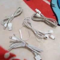 ۴عدد سیم شارژر اپل و یک عدد هندزفری اپل|لوازم جانبی موبایل و تبلت|پرند, فاز ۶|دیوار