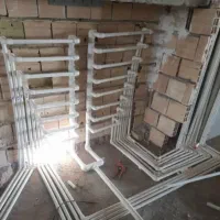 لوله کشی و برقکاری ساختمان انجام میشود