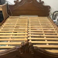 تختخواب دونفره همراه با ایینه ومیز آرایش