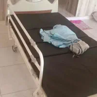 تخت بیمارستانی