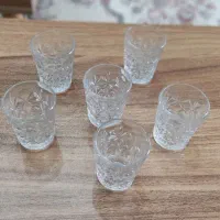 بطری بزرگ سالم  .پک کوچیک استکان|ظروف نگهدارنده، پلاستیکی، یک‌بارمصرف|کیش, |دیوار