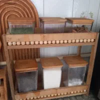 استتد چوبی همراه با وسایل