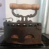 اتو ذغالی بسیار قدیمی