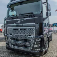 راننده پایه ۲هستم منظم تمیز و کارکن مدارک کامل