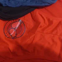 تعدادی شورت پسرانه بزرگ