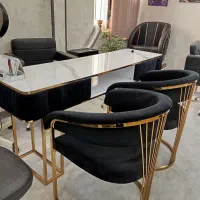 میز کاشت ناخن وتمام وسایل سالن زیبایی