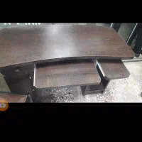 میز کار و کامپیوتر