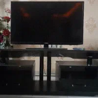 فروش تلویزیون ۴۰اینج ال ای دی به همراه میز