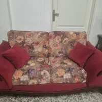 فروش مبل به انضمام میز آشپزخانه و چهار عدد صندلی