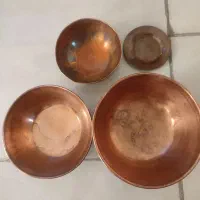 سه عدد کاسه مسی از بزرگ به کوچک یک عدد نعلبکی