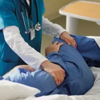 پرستار خانم برای فرد مسن (مترو استاد معین)