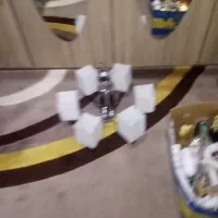 تعدادی لوستر بفروش می‌رسد