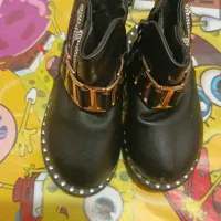 تعداد زیادی لباس بچگانه نو و در حد نو دخترانه|کفش و لباس بچه|خمینی‌شهر, |دیوار