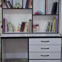 میز تحریر و کشوی لباس