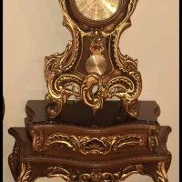 ساعت کنسول دار