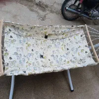 گهواره ومیز تلویزیون