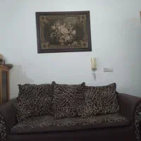 مبل ۶ نفره و دوعدد ویترینی