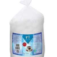 کارگر کار در انبار فروشگاه