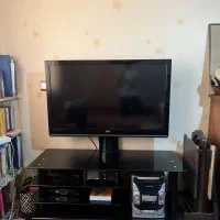 تلویزیون ۴۵ jvc به همراه میز تلویزیون