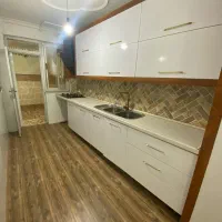 همکف مرکزشهر باپارکینگ و ۵۰متر حیاط خلوت