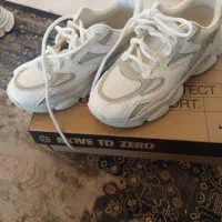 کفش اسپرت زنانه در حد نو|کیف، کفش، کمربند|کیش, |دیوار