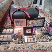 لوازم تخصصی میکاپ هنرجویا سالن دار