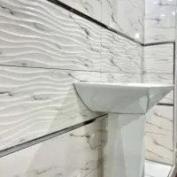 به یک شاگرد کاشی کار احتیاج دارم.