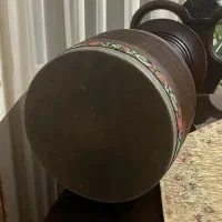 تنبک همراه با کیف مربوطه