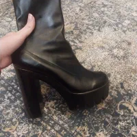 بوت پاشنه دار|کیف، کفش، کمربند|قم, انسجام|دیوار