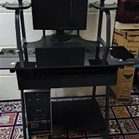 میز سیستم کامپیوتر مدرن