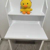 میز مطالعه شیک دارای شلف قابل نصب رو دیوار