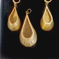 نیم ست طلا۱۳/۸۰۰گرم میباشد