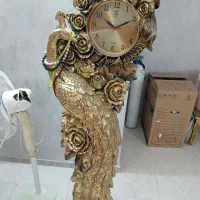 ساعت طاوسی طلایی ایستاده