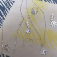 نیم ست و زنجیر پلاک و گوشواره حلقه ای ریز