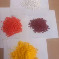 مقداری رنگ مستربچ و رنگ پودریی برای پی وی سی