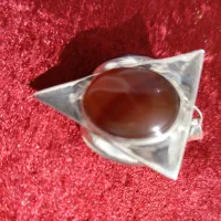 گردنبند بزرگ هرمی  با سه سنگ درشت