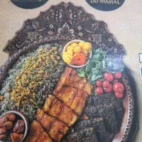 فروشنده خانم در رستوران و بیرون بر
