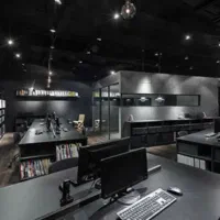 استخدام منشی خانم در محیط کاری حرفه‌ای و آرام