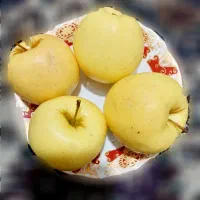 سیب تازه و شیرین