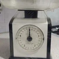 ترازوی آشپزخانه عقربه ای ۵ کیلوگرم در حد نو
