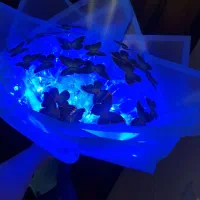 دسته گل پروانه ای و رز جاودان