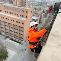 کاردرارتفاع. نماشویی. پیچ روپلاک نما. راپل کار