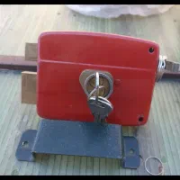 کلید درب اهنی