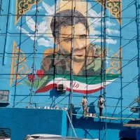 نقاشی دیواری میکروسمنت ورق طلا|خدمات پیشه و مهارت|تهران, فلسطین (میدان انقلاب)|دیوار