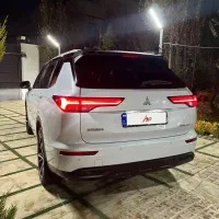 میتسوبیشی اوتلندر H line سقف مشکی تک دف مقطوع