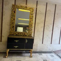 آینه و کنسول و ویترین