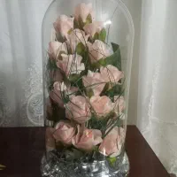 گل مصنوعی داخل گلدان شیشه ای