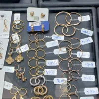 گوشواره های طلا حلقه ای آینه ای و تمام تراش