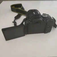 دوربین نیکون D5300 به همراه کیف ضد ضربه|دوربین عکاسی و فیلم‌برداری|شیراز, شهرک گلستان|دیوار